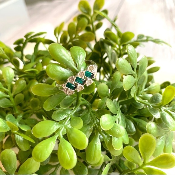 Avon Silver and Rhinestone Ring - Picture 2 of 6